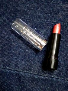FREE lipstick with Heart Shaped Powder Blush