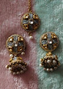 Elegant Jhumka & Maang Tikka Set