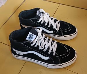 Vans Canvas Black &amp; White Shoes