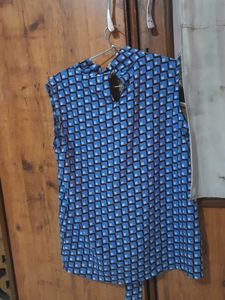 Geometric Print Tie-Neck Top