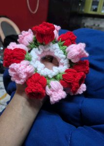 Handmade Floral Scrunchie om