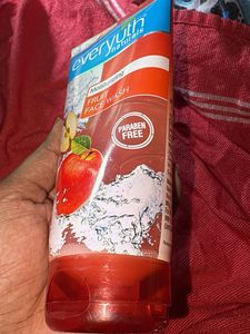 Everyuth Naturals Moisturizing Face Wash