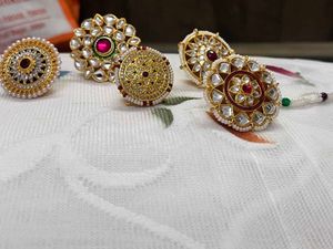Stunning Kundan rakhdi