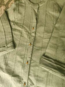 Elegant Light Green Kurta with Vertical Stripes