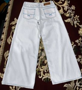 White baggy Wide-Leg Jeans with Blue Stitc