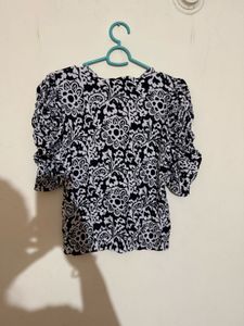 Black &amp; White Floral Puff Sleeve Top