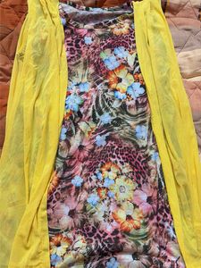 Women's Colorful Floral Print Top with Yellow Card