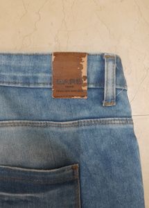 Light Wash Frayed Hem Jeans