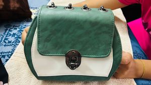 Chic Green &amp; White Crossbody Bag
