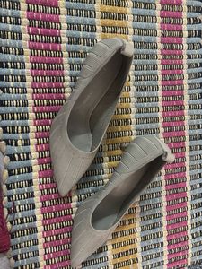 Stylish Grey Knit Pointed Heels