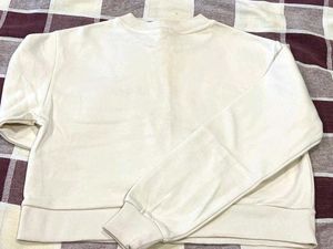 H&amp;M crop Cream L'eternite Sweatshirt
