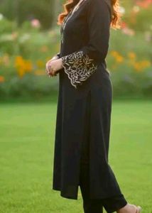 Elegant Black Embroidered Kurta