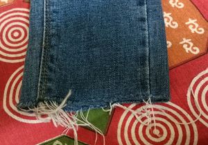 ZIP STYLE JEANS FOR WOMEN