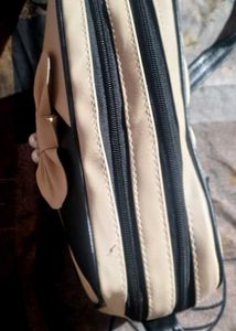 Women's Elegant Black &amp; White Bow Crossbody Sling
