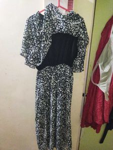 Chic Black &amp; White Floral Dress