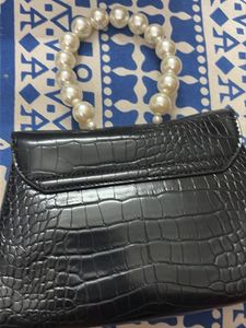 Chic Black Croc-Embossed Handbag with Pearl Handle