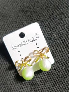 Cute Bow Green Ball Earrings