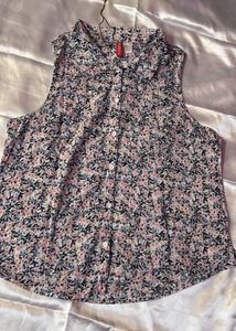 Chic Sleeveless Floral Button-Up Top