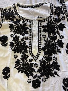 Embroidered Kurta Set size S/M can wear