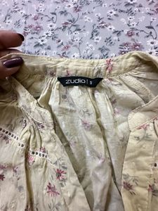printed top with no flaws