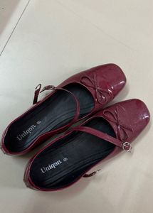 Chic Red Patent Bow Ballerinas