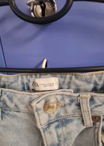 Light Wash Ripped Jeans