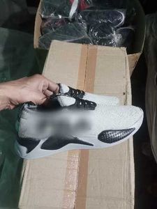 NEW NO USED SNEAKERS SHOES FOR MAN,