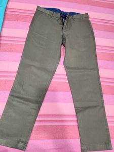 Men's olive Chinos