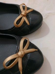 Black Ballerinas With Bow Detail