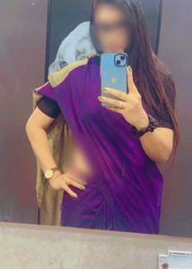 Elegant Purple Saree with Golden pallu wdt blouse