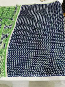🇳🇿💫🎀Beautiful Green &amp; Navy Floral Saree