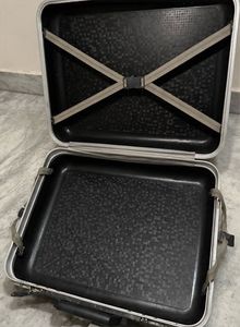 Aristocrat Vintage Black Hard-shell Suitcase
