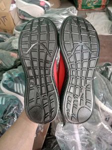 NEW NO USED SPORTS SHOES FOR MEN.