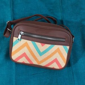 Chic Crossbody Bag with Zigzag Pattern ✨