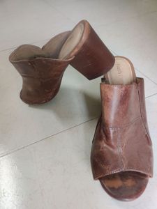 Brand- Hush puppies