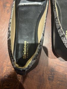 Chic Peep-Toe Flats with Bow Accent