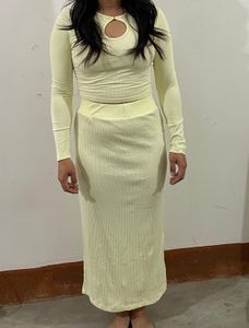 Chic Butter Yellow Ribbed Knit Midi Skirt