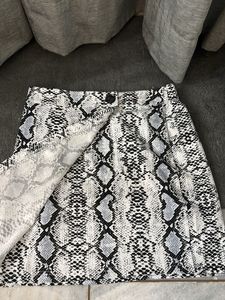 Chic Snake Print Mini Skirt