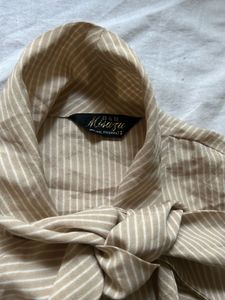 Chic Striped Button-Up Blouse&amp; jeans