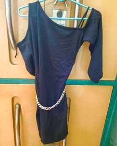 Chic Black One-Shoulder Dress with Chain Belt