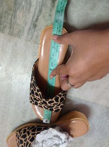 Stylish Giraffe Print Slides
