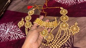 Stunning Pearl & Gold Bridal Jewellery Set