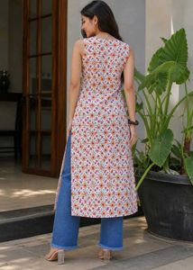 Sleeveless Floral Print Kurti