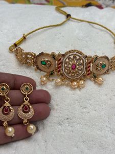 Exquisite Kundan &amp; Pearl Necklace Set