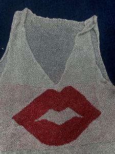 Sparkly Lip Print V-Neck Tank Top