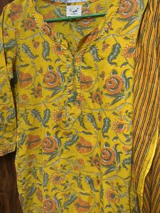 Kurta Set With Chunni