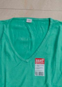 🆕✅BRAND NEW Stylish Green V-Neck Top✅🆕