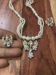 Pended Set With White Moti