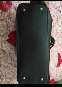 Chic Black Handbag