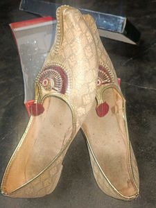 Men's Golden Embellished Ethnic Footwear